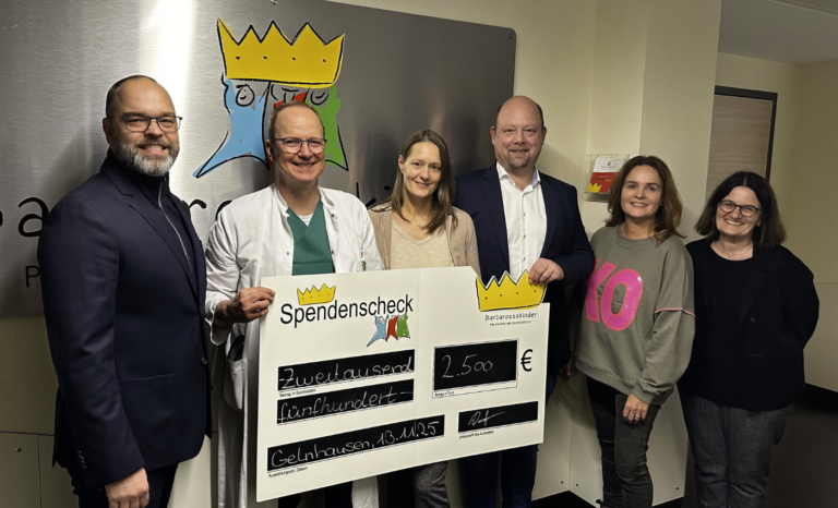 2000 Euro von den Stadtwerken an die Barbarossakinder Gruppenbild